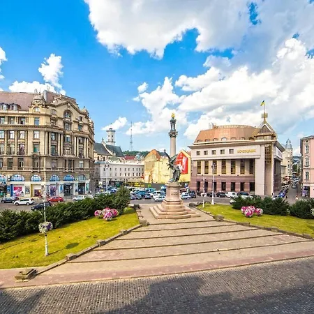 з балконом на центр львова Leopoli