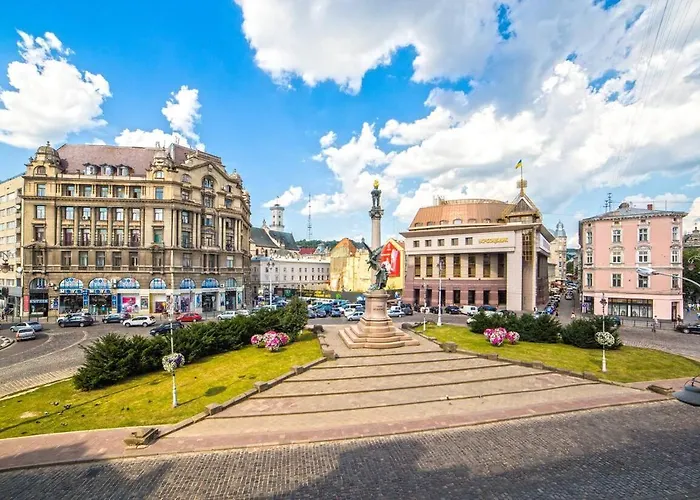 з балконом на центр львова Lvov