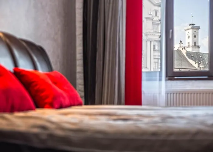 з балконом на центр львова Apartamento *