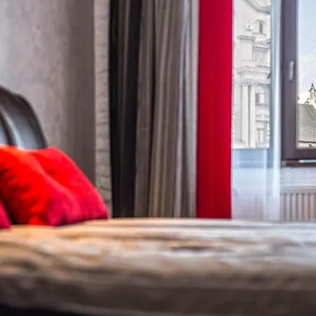 з балконом на центр львова Apartman *